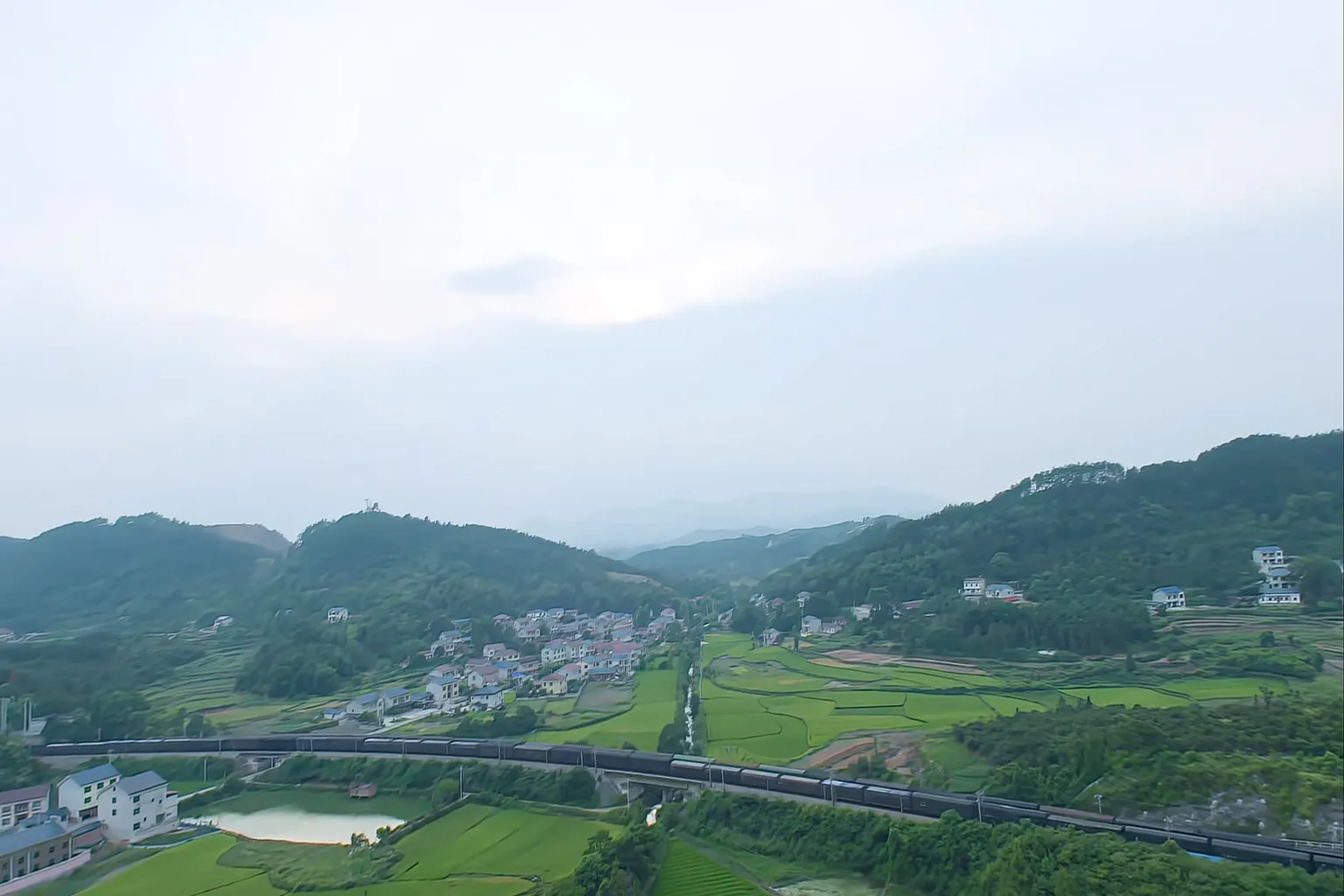 选对 VR 旅游软件，在家就能环游世界