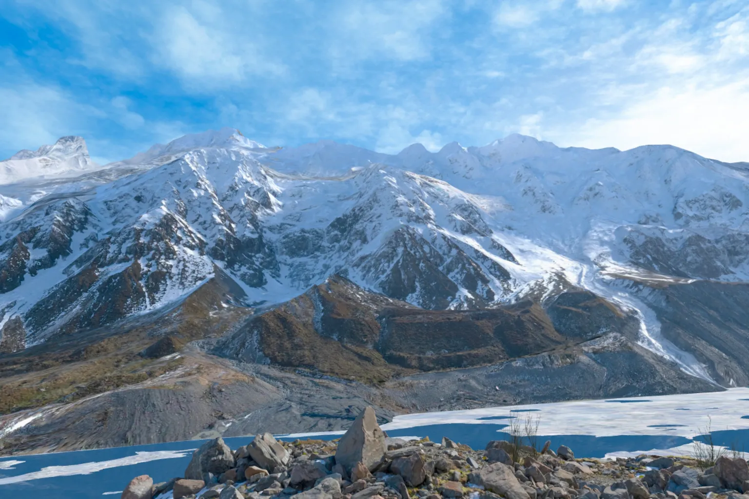 选对 VR 旅游软件，在家就能环游世界